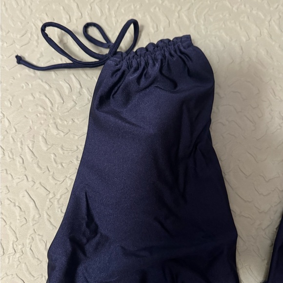 Ladies navy 2 piece wore once xl and large - Picture 3 of 6